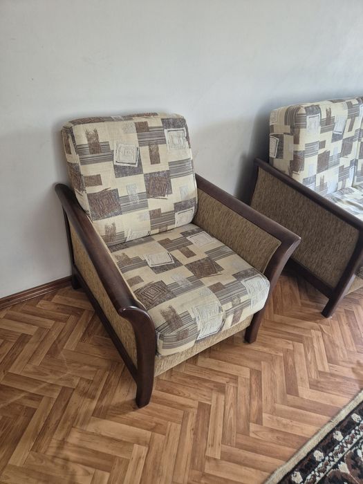 Продаю диван и 2 кресла