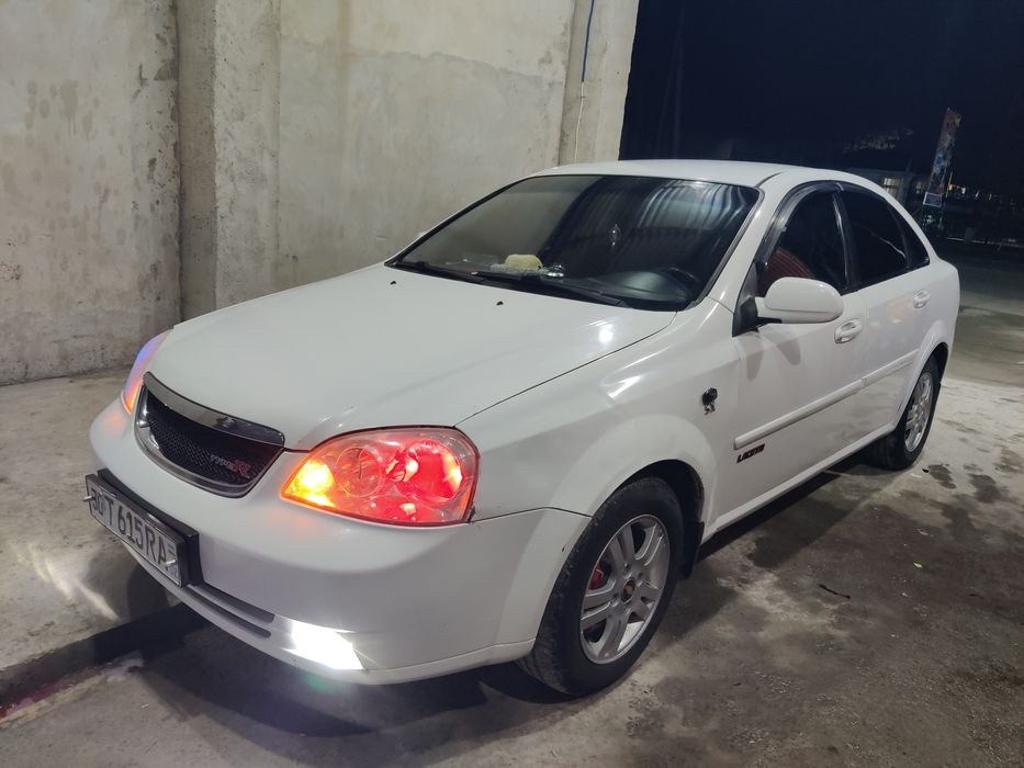 Lasetti 1'8 Sotiladi yili 2010