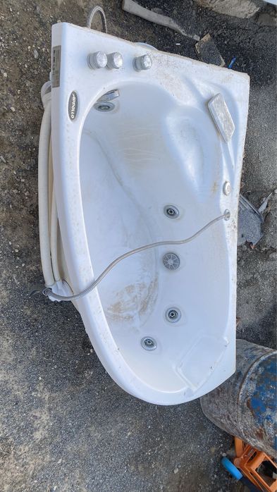 Акриловая ванна с гидромассажем