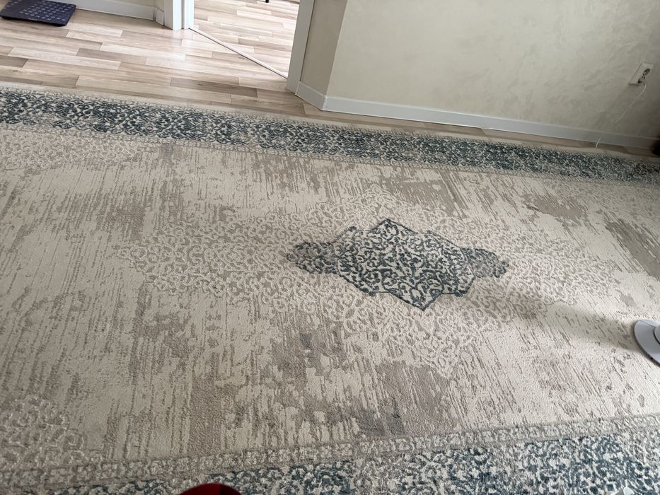 Продам ковер шелковый, 2*4 размер