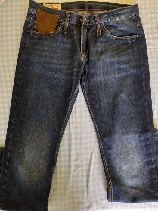 Продавам мъжки дънки с права кройка