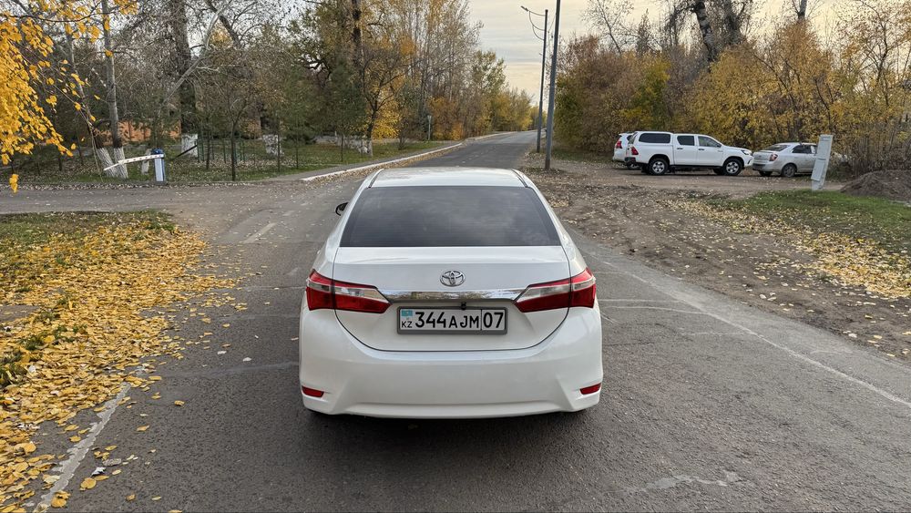 Toyota Corolla 2015год