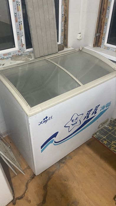 Витриный холодильник морозильник