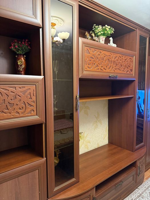 Стенка под телевизор, идеальное состояние