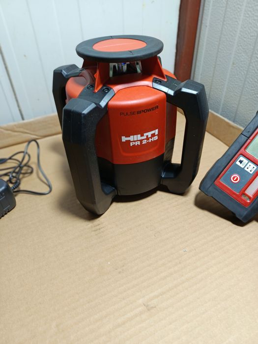 Laser profesional Hilti PR 2 și telecomanda PRA 20 cu acumulator și în
