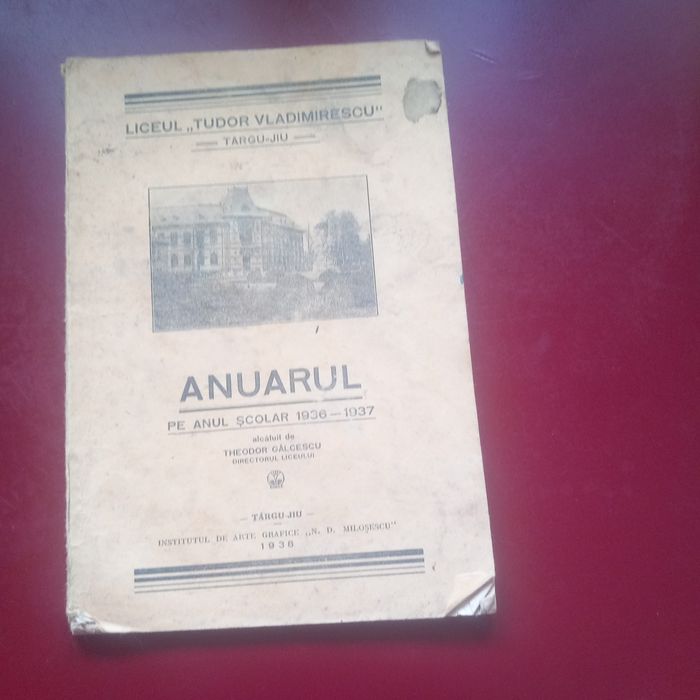 Vand anuarul Liceul" Tudor Vladimirescu" Tg Jiu