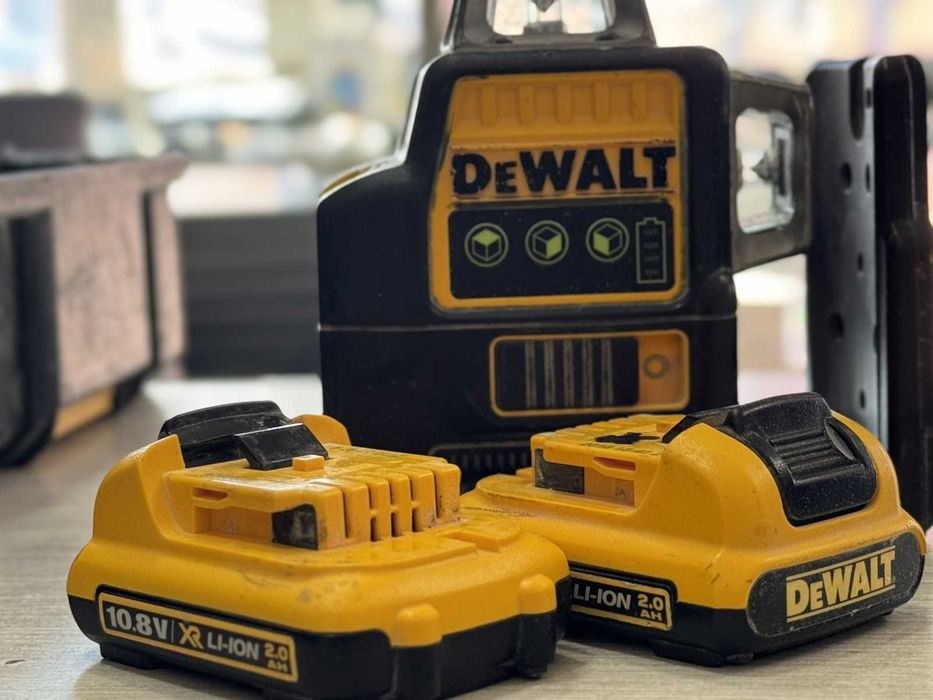 Линеен лазерен нивелир DEWALT DCE089D