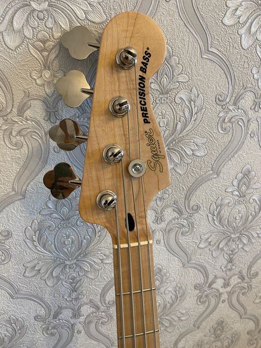 Squier Affinity Precision Bass