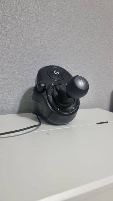 Продам игровой руль logitech g923