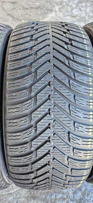 4 anvelope iarna Nokian 245/40/19.Pretul este pe bucata.