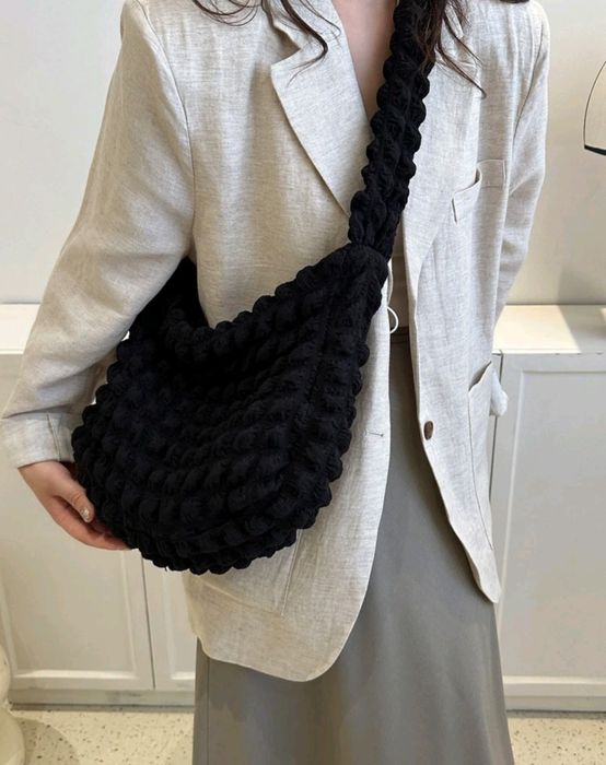 Чанта през рамо модерна черна