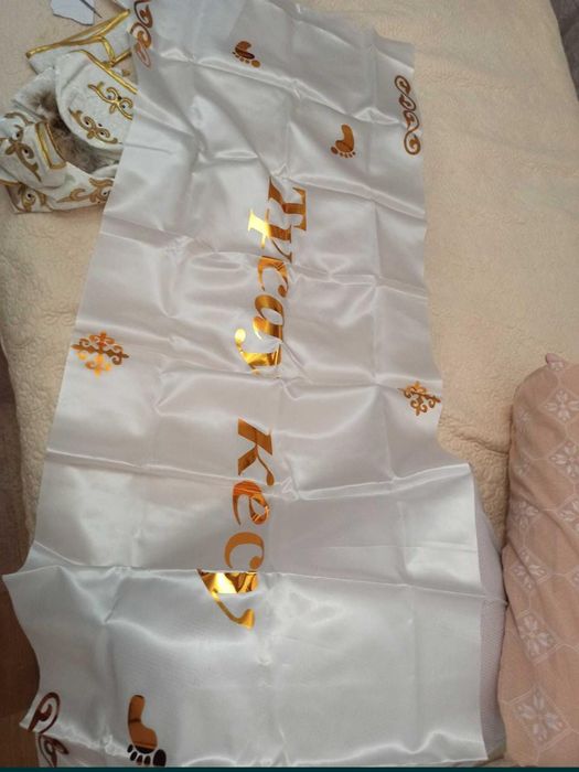 Тусау кесу, кастюм