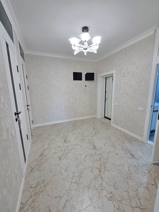 Квартира сотилади 103кв 8каватлик дом 4каватда жойлашган хама жихозлар