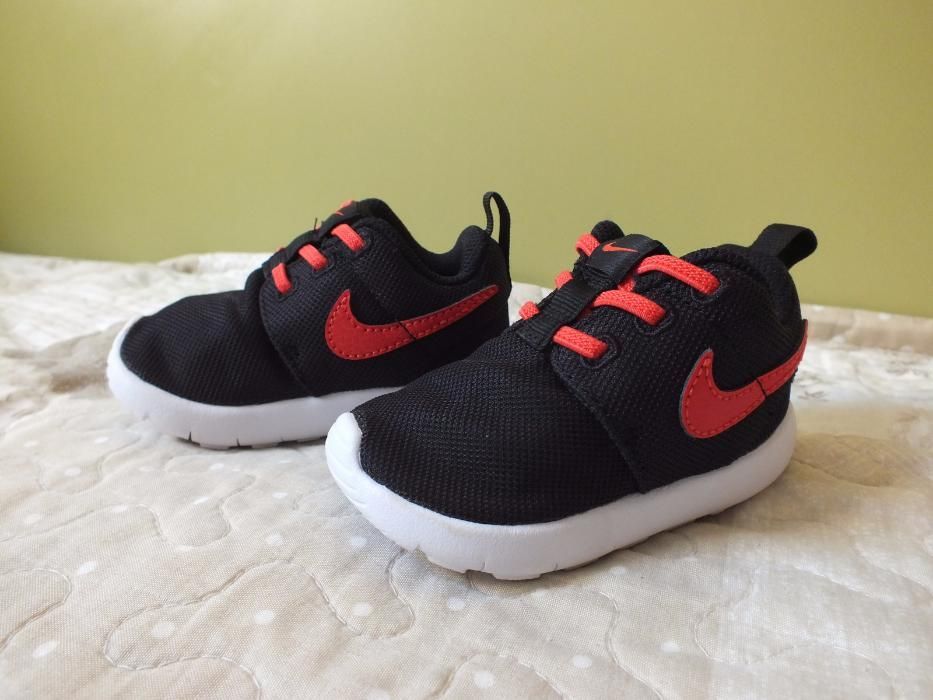 Оригинални Нови маратонки NIKE ROSHE