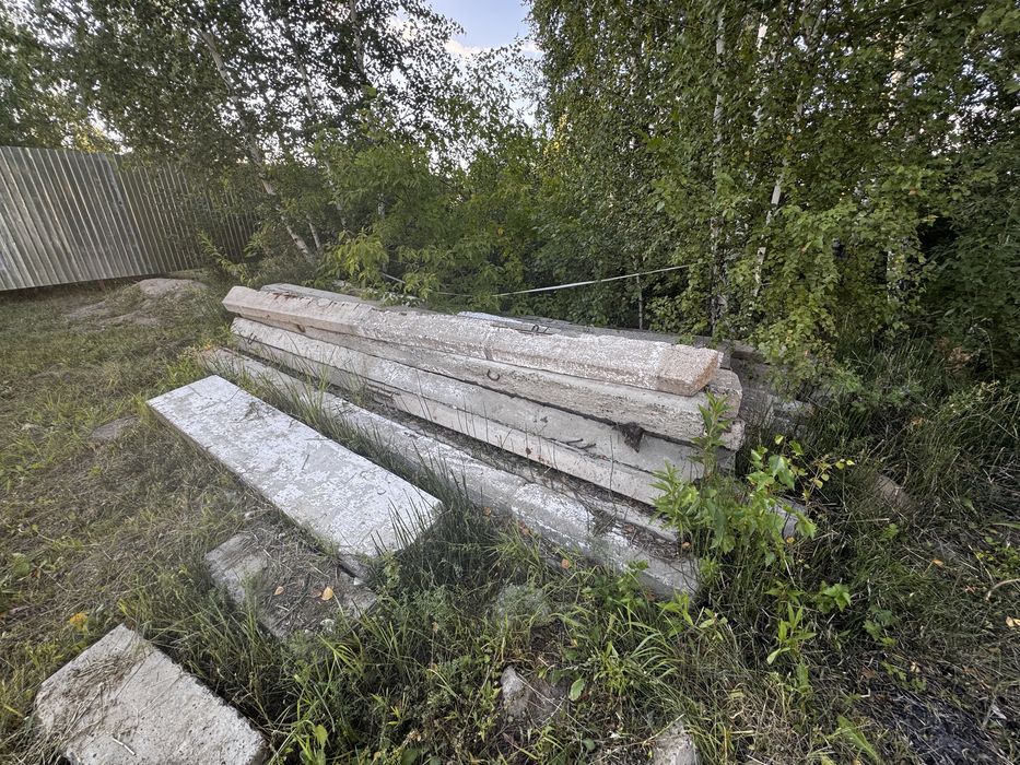 Деревянные столбы электропередач