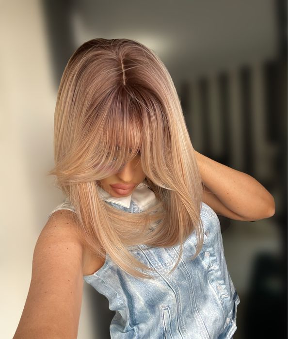 Peruca  blonda , blond natural cu suvite , breton lateral