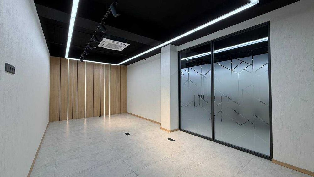 Коммерческое помещение 2100 м2 на первой линии просп. Амира Темура