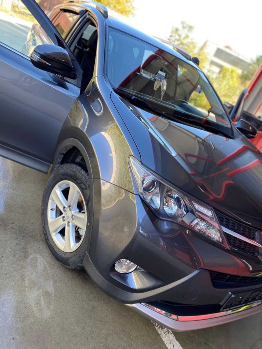 se vinde Toyta RAV 4