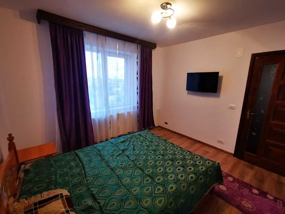 Închiriez apartament cu 2 camere, decomandat, în cartierul George Enescu