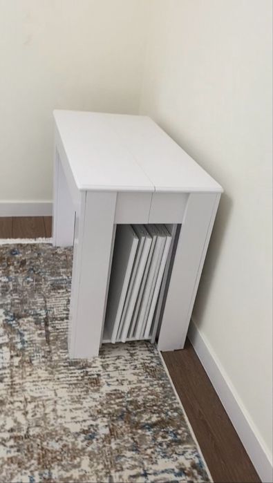 Гостевой обеденный стол