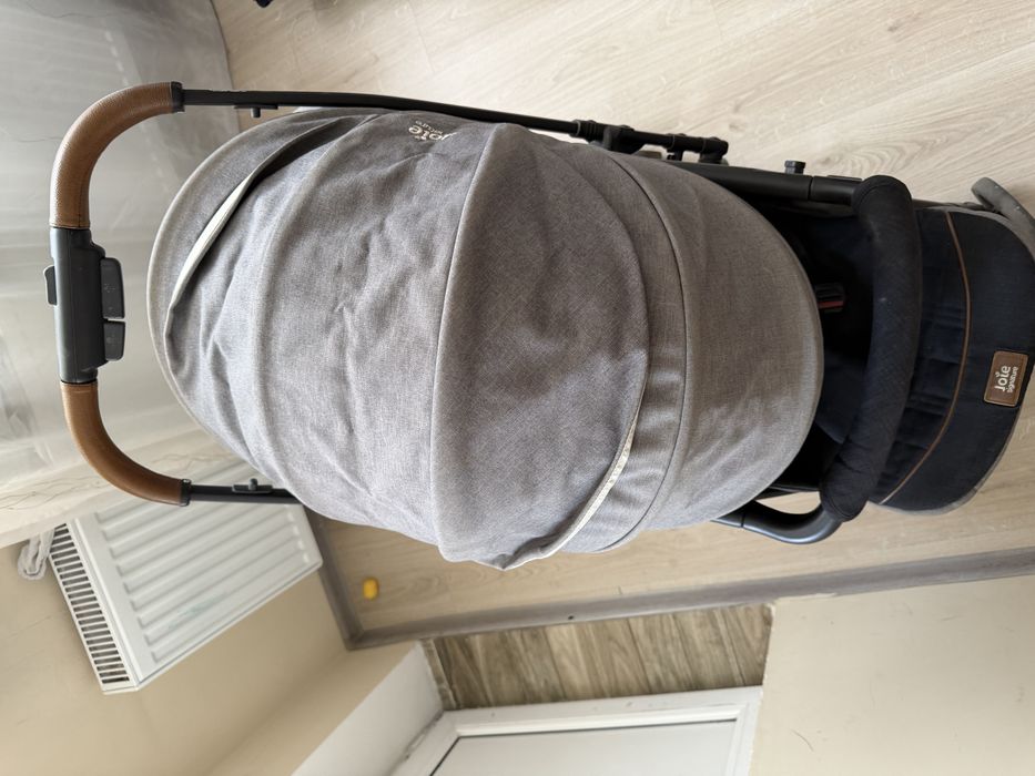 Продам коляску Joie