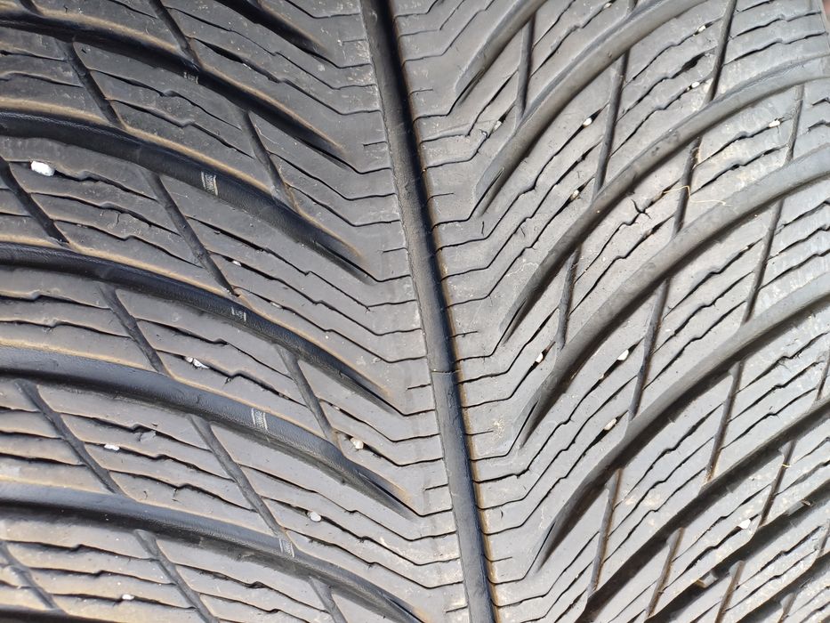 Гуми 245/45/18 Мишелин