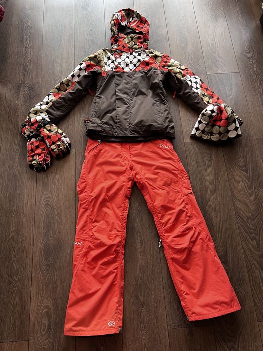 Дамски ски екип + ръкавици и шапка RIP CURL. Размер S