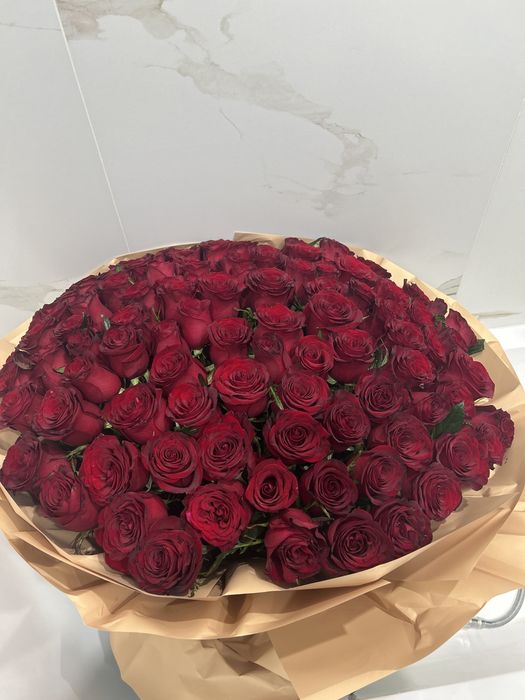 Продам 101 розу собрали вчера букет свежий