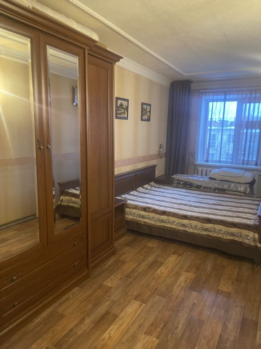 Продаю спальный гарнитур , б/у.