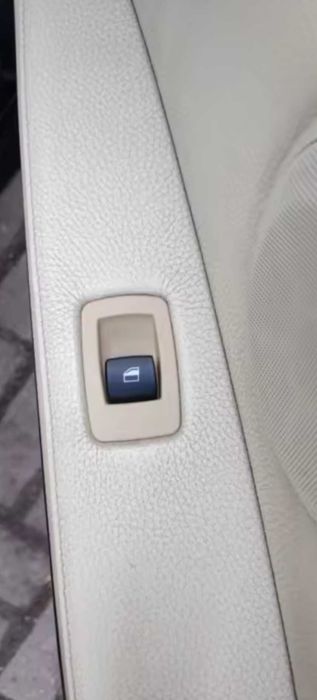 Бутон на стъклото за пасажерската врата БМВ BMW E70 E71 E72 E90 E91