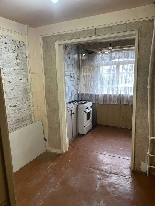 Продаётся Квартира 2х ком 2 этаж на Артыкова в Янгиюле