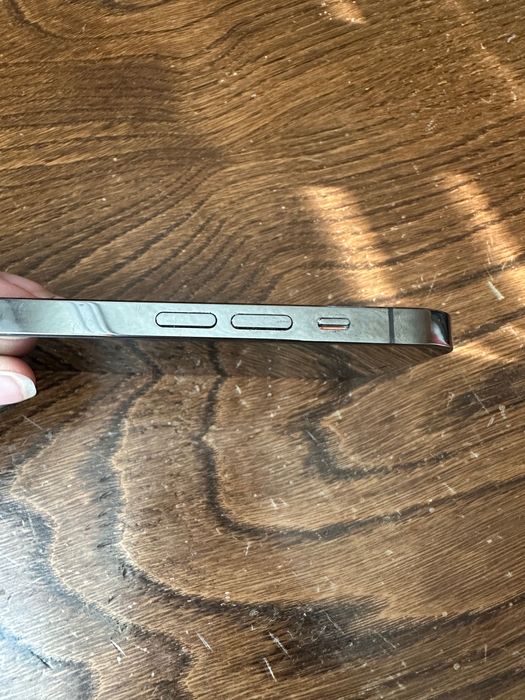 Продавам Iphone 12 pro