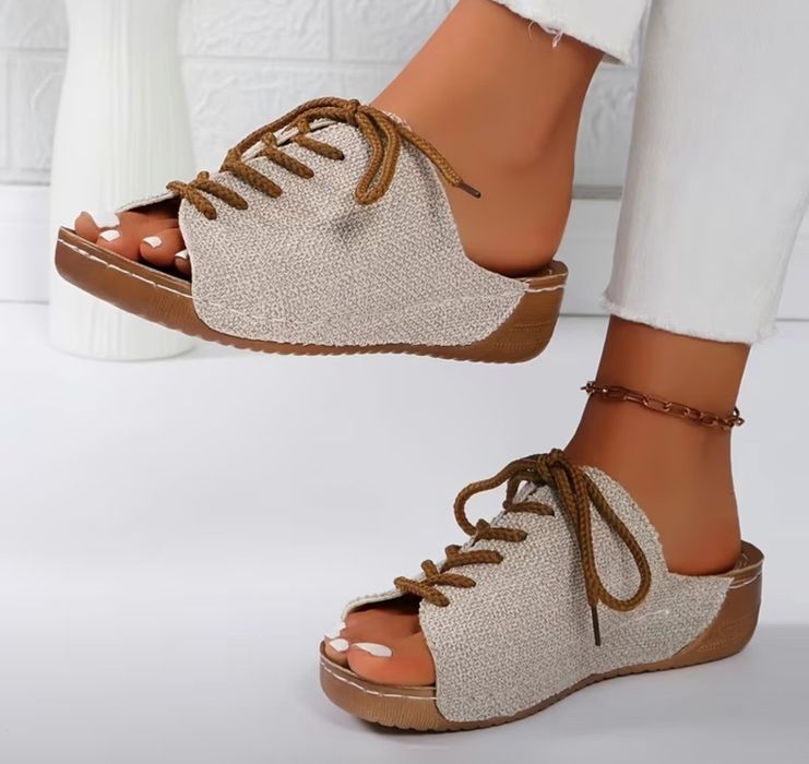 Дамски чехли 15 лева

Чехлите са нови, съвсем същите като на снимката.