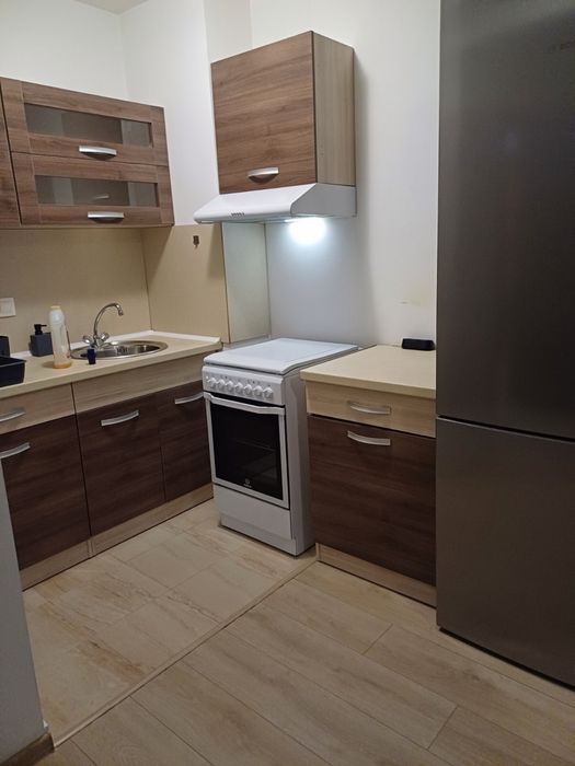 Давам под наем двустаен