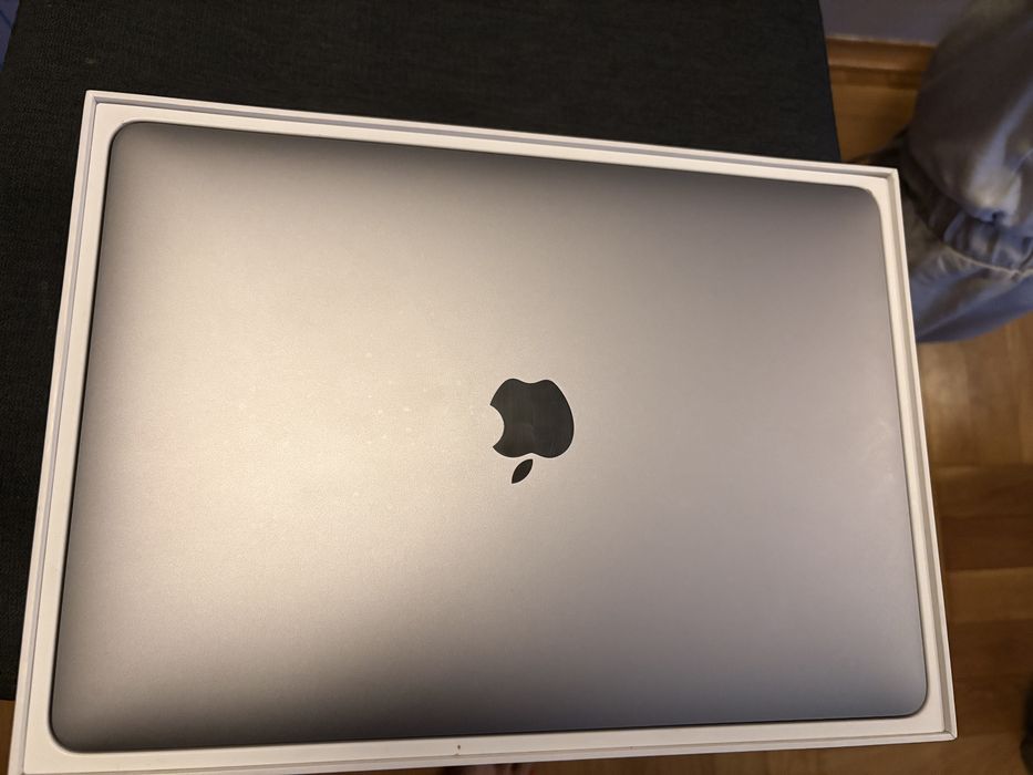 Macbook Pro 13 inch 2019