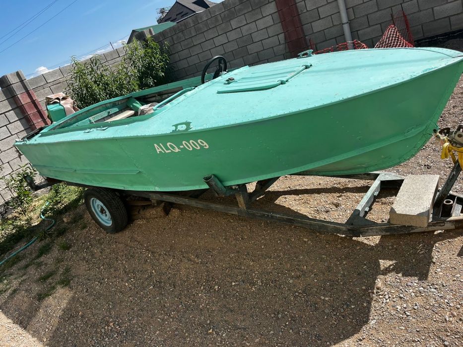 Водный катер.