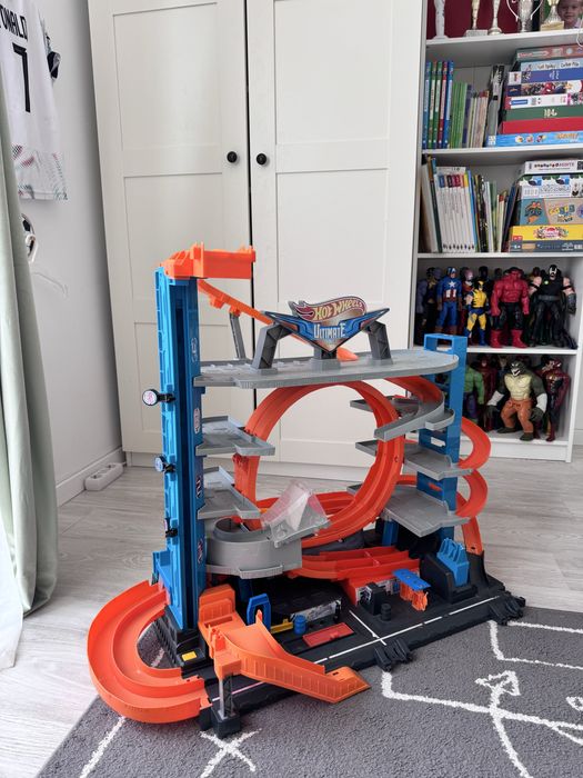 Pista hotwheels ultimate garage