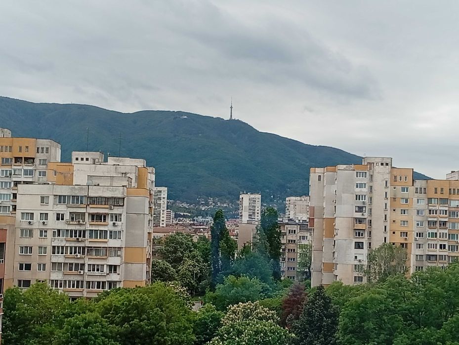 Южен двустаен  в Бели брези  - метростанция България. 229900 e.