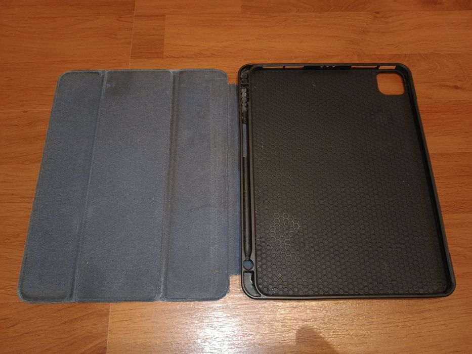 Срочно продам оригинал чехол ipad pro 11