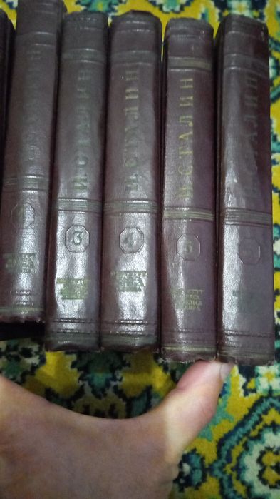 Книги продам . .