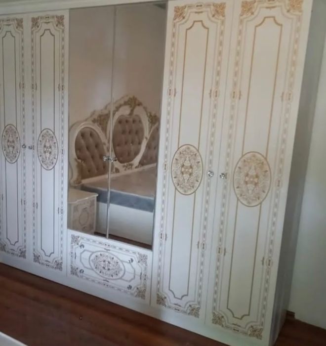Спальный шифанер сатылады
