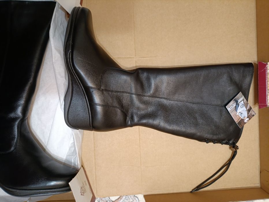 Продам новые  зимние сапоги