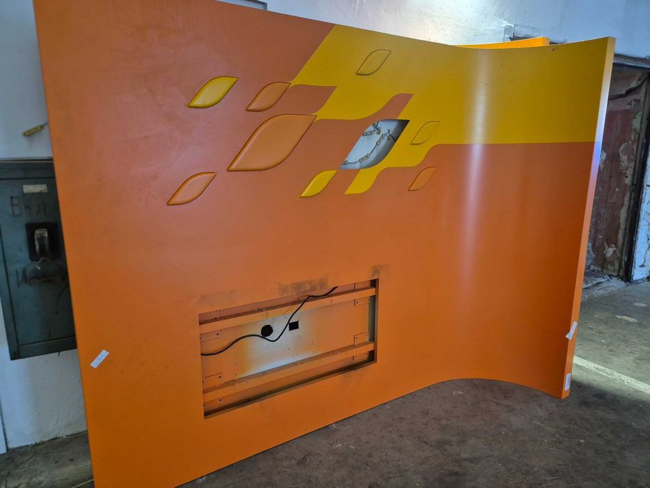 Големи метални стенни панели за монтаж на телевизор