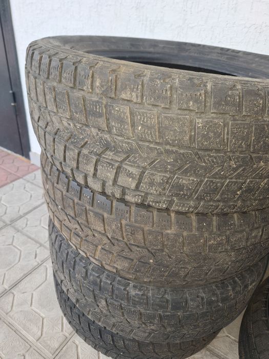 Продам шины зимнюю средний состоянии