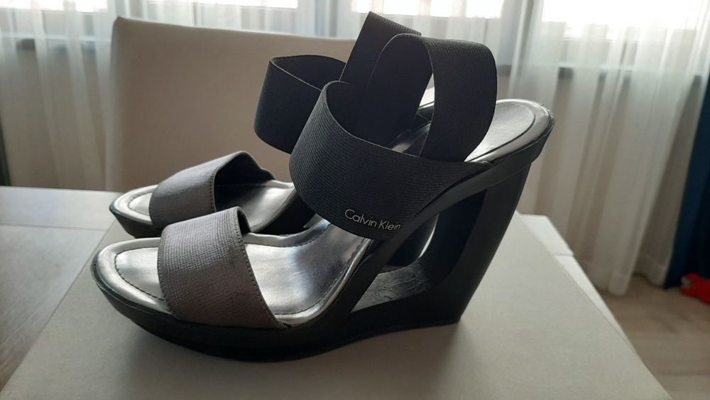 Сандали на платформа Calvin Klein Yelena