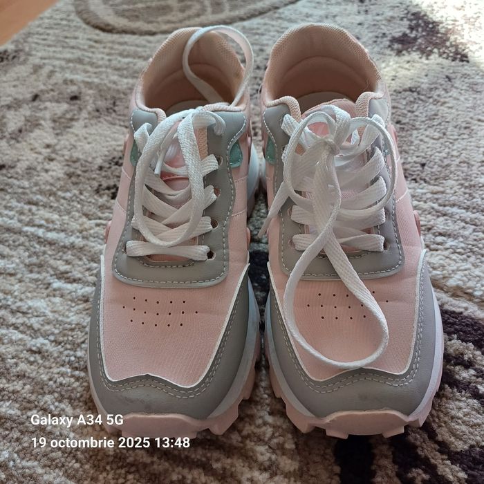 Adidasi dama 2 purtări