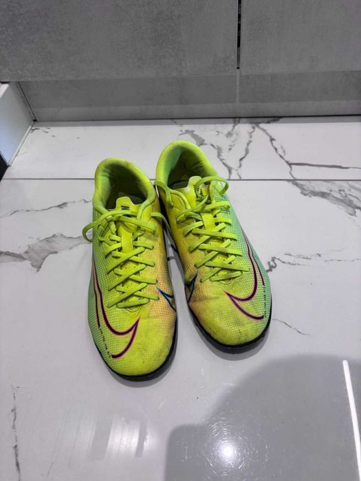 Футболни бутонки NIKE 38 номер
