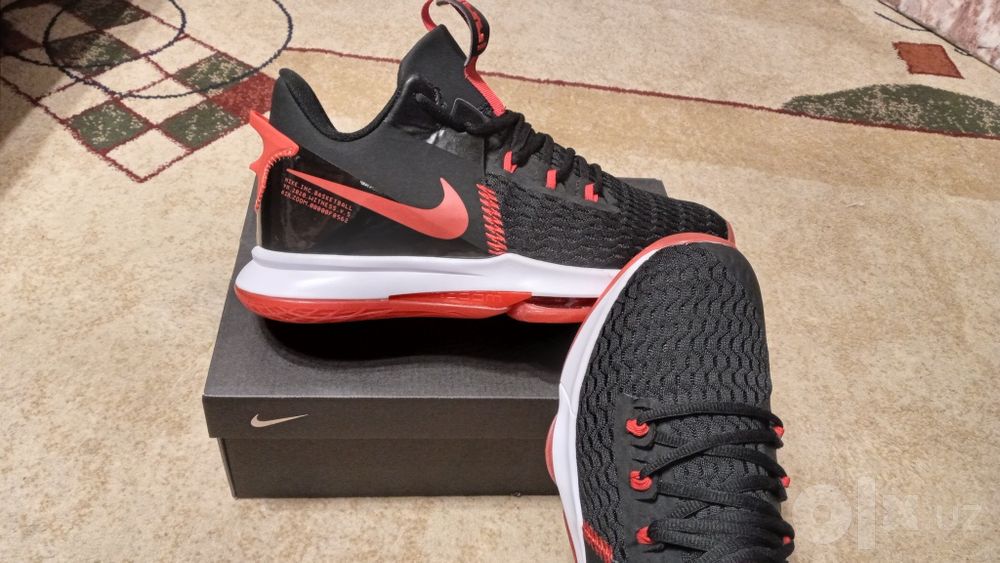 Новые кроссовки Nike Lebron Witness 5, 45
