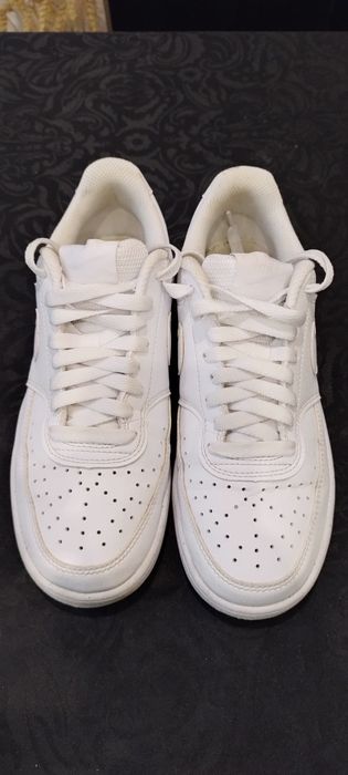 Бели кожени кецове NIKE COURT VISION LOW NN