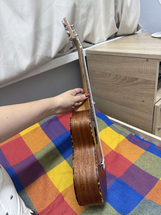 Укулеле сатылады, дыбысы жақсы шығады
